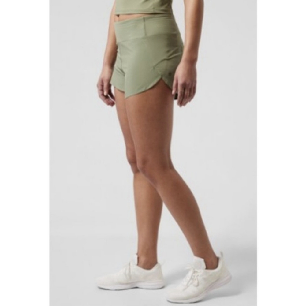 NWT Athleta Run with it Shorts 3.5in